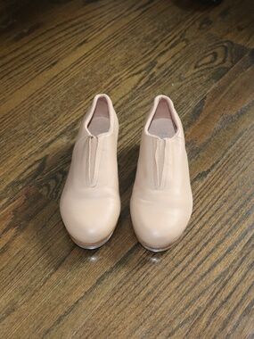 Woman's Bloch Tap- Flex Leather Slip On Tap Dance Shoes Beige | Tan Size 5.5